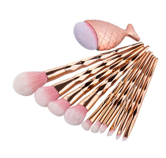 Monika Diamond Fish Makeup Brush – 1-Piece Set