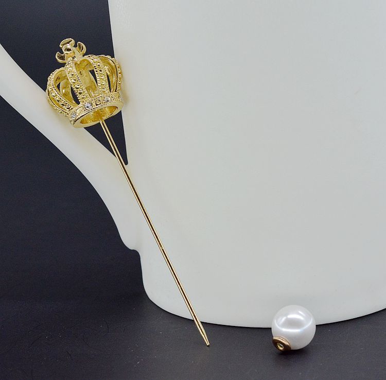 Monika Pearl Crown Brooch